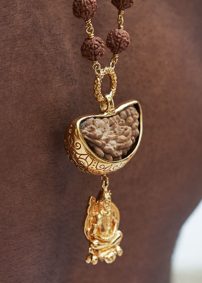 1 mukhi rudraksha pendant in gold